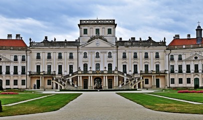 Fototapeta na wymiar Schloss Esterházy in Fertőd, Ungarn