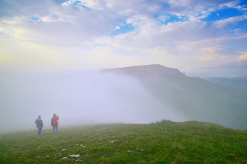 Naklejka premium Tourists on the plateau Bermamyt, North Caucasus.