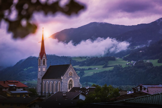 Wallfahrtskirche in Stans, Sonnenuntergang