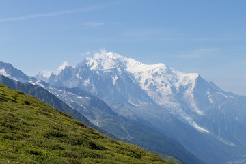 Fototapeta na wymiar Plain facing the mont blanc