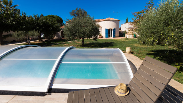 abri piscine et maison