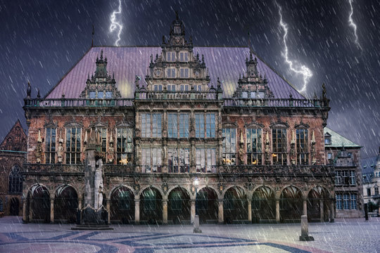 Gewitter am Marktplatz in Bremen