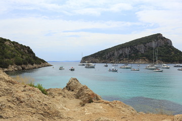 Vista sull'isola di Figaroli dalla spiaggia di Cala Moresca, Golfo Aranci, Sardegna, Italia.