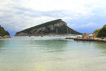 Vista sull'isola di Figaroli dalla spiaggia di Cala Moresca, Golfo Aranci, Sardegna, Italia.