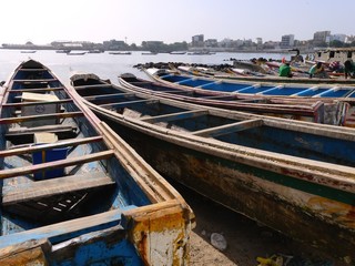 Fototapeta na wymiar pirogues traditionnelles de pêche, Sénégal