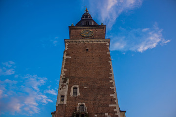 Obraz premium one medieval brick old tower on blue sky background