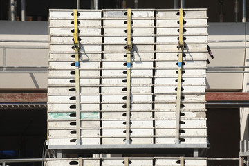 Aufgestapelte weisse Bausteine