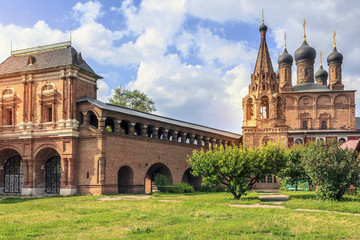 Fototapeta premium Cathedral of the Dormition of the Theotokos of Krutitsy Patriarchal Metochion in Moscow, Russia.