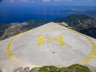 Helipuerto en la cima del monte Capanne en la isla de Elba