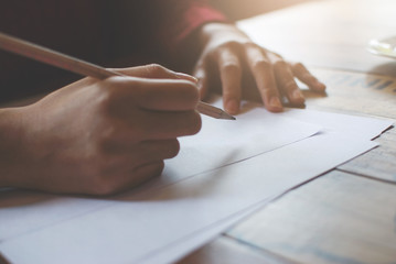 Write data business functions on holiday at the coffee shop.