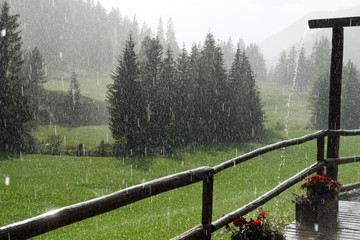 Wolkenbruch auf der Zanser Alm - Südtirol