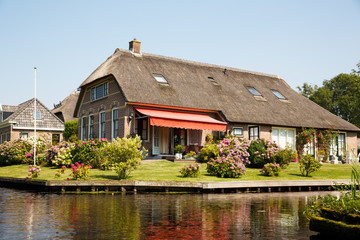 Fototapeta na wymiar Giethoorn in The Netherlands