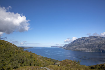 Fototapeta na wymiar Happy hiking mountain Salbuhatten in Nordland county