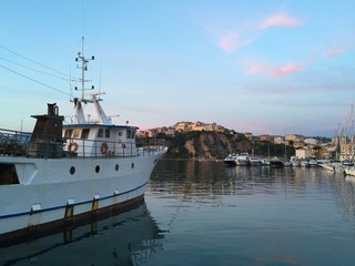 Naklejka premium Little seaport italian with a fishing boat