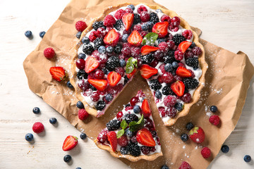 Delicious pie with ripe berries on table, top view - obrazy, fototapety, plakaty
