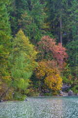 Ein Blick &uuml;ber den verregneten Eibsee im Herbst