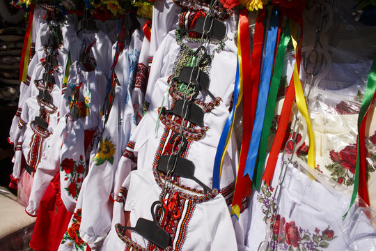 Sale of Ukrainian embroidery on the market