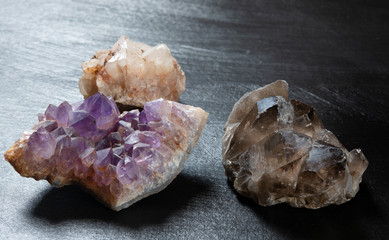 Verschiedenfarbige Amethystdrusen