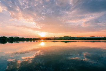 Fototapeta na wymiar Sunset over Hongsong Lake