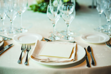 Beautiful centerpieces with vintage decoration for weddings.