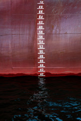 Tiefgangsmarke am Schiff