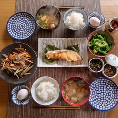 伝統的な日本の朝ごはん　和食　