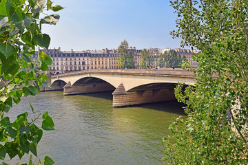 Fototapeta na wymiar Pont du Carrousel, bridge which crosses the Seine River in Paris, France