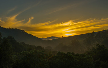 Obraz premium Rising Sun Mantiqueira Mountain Minas Gerais Brasil Dry season, winter 2018.