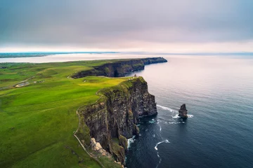 Fotobehang Luchtfoto van de schilderachtige Cliffs of Moher in Ierland © Nick Fox