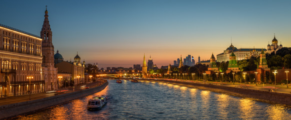 Fototapeta na wymiar Panoramic View of the Moscow River