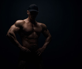 Obraz na płótnie Canvas Muscular bodybuilder guy doing exercises