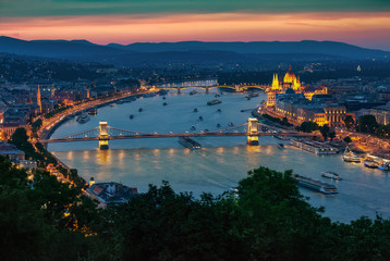 Fototapeta na wymiar Budapest und die Donau