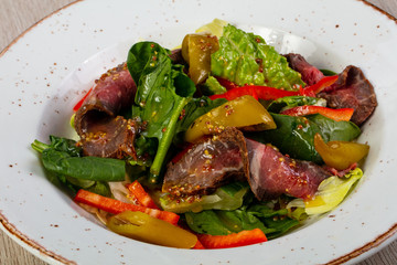 Salad with roastbeef