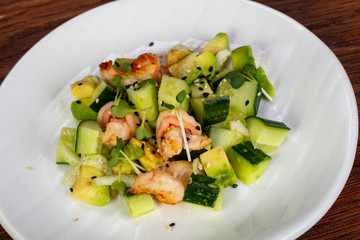 Salad with shrimp and avocado