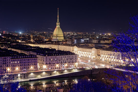 Torino - vista della citt&agrave; e della Mole Antonelliana dalla balconata di Monte dei cappuccini