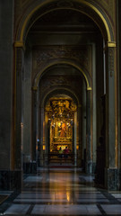 Pasillo de iglesia en Roma