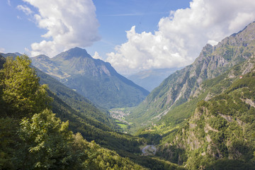 Una veduta di Valbondione, in alta Valle Seriana, sulle Prealpi Orobie Bergamasche.