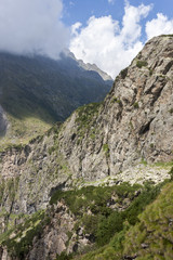 Fototapeta premium Una veduta delle montagne sopra Valbondione, in alta Valle Seriana, sulle Prealpi Orobie Bergamasche.