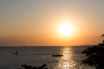 Fototapeta na wymiar Sonnenuntergang auf Sansibar