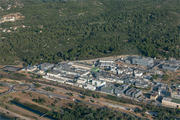 Fototapeta na wymiar vue aérienne d'une zône industrielle à Aramon dans le Gard en France