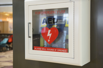 Automated External Defibrillator(AED) on the wall - obrazy, fototapety, plakaty