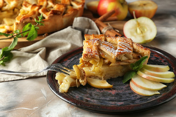 Plate with piece of delicious apple pie on table, closeup
