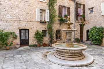 Fototapeta na wymiar Patio with fountain in the old village Tourrettes-sur-Loup