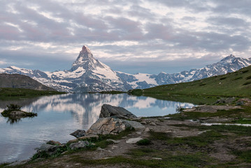Obraz premium Very early morning shot of the Matterhorn (Monte Cervino, Mont Cervin) pyramid and Stellisee lake. Blue hour before sunrise. Great june outdoor scene in Swiss Alps, Zermatt, Switzerland, Europe.