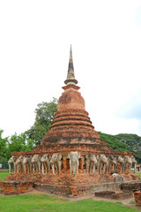 Fototapeta premium Ancient statues and buildings in sukhothai historical park, Thailand