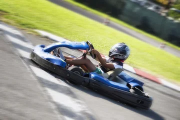 Crédence de cuisine en verre imprimé Sport automobile Driver Racing with Go Kart on outdoor circuit