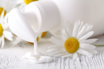 Fototapeta na wymiar face cream or body cream with camomile flower