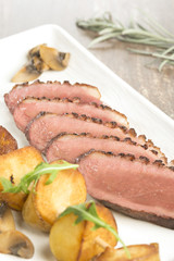 Magret de canard accompagné de ses pommes de terre