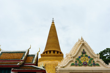 Fototapeta premium Phra Pathom Chedi (Big pagoda), Nakhon Pathom Province, Thailand. it is very beautiful