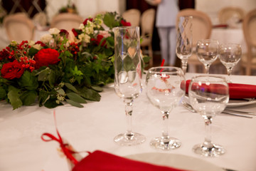 close up table decor for wedding ceremony, table setting, flowers, red and white decor